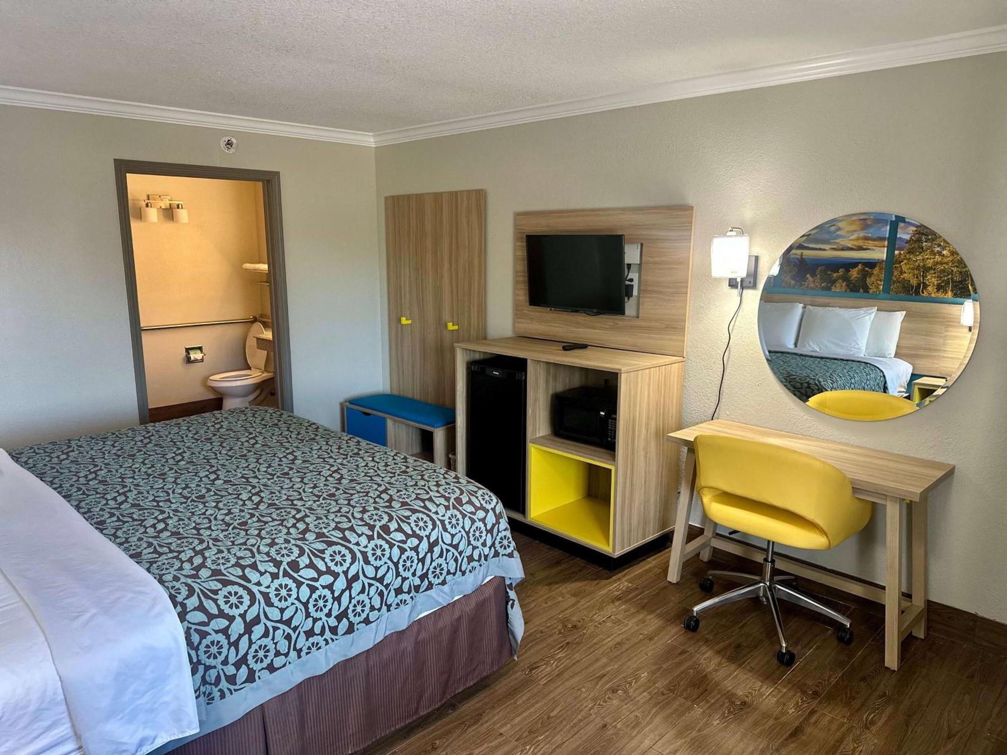 Days Inn By Wyndham Houston East Ngoại thất bức ảnh