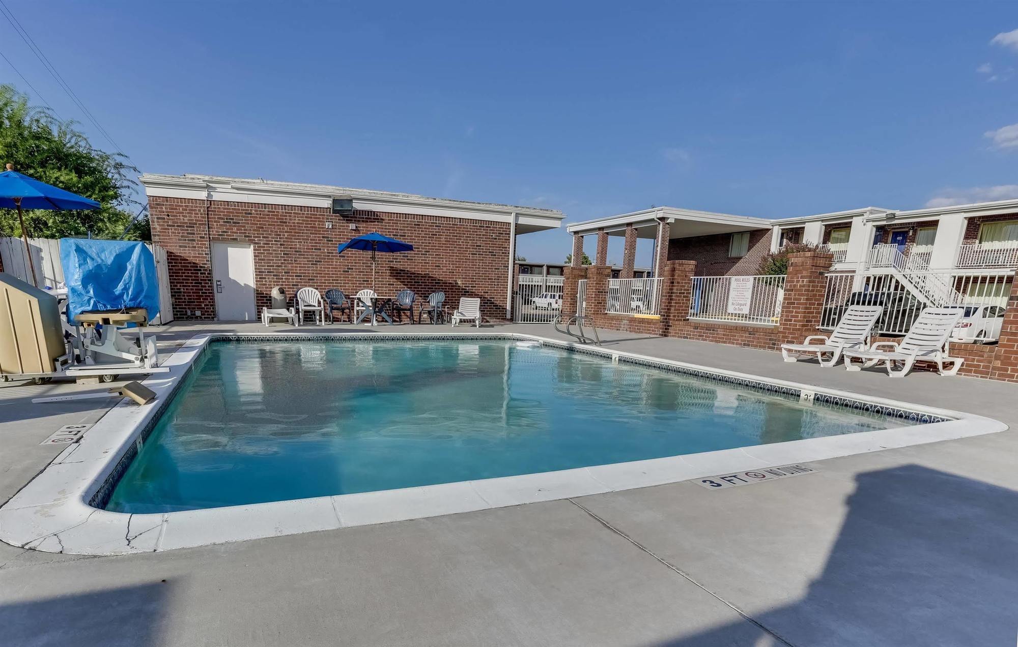 Days Inn By Wyndham Houston East Ngoại thất bức ảnh